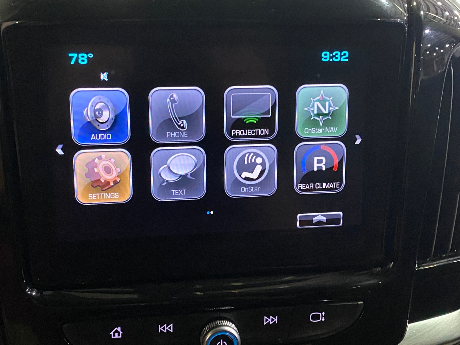 Thumbnail: 2018 Chevrolet Traverse - 4