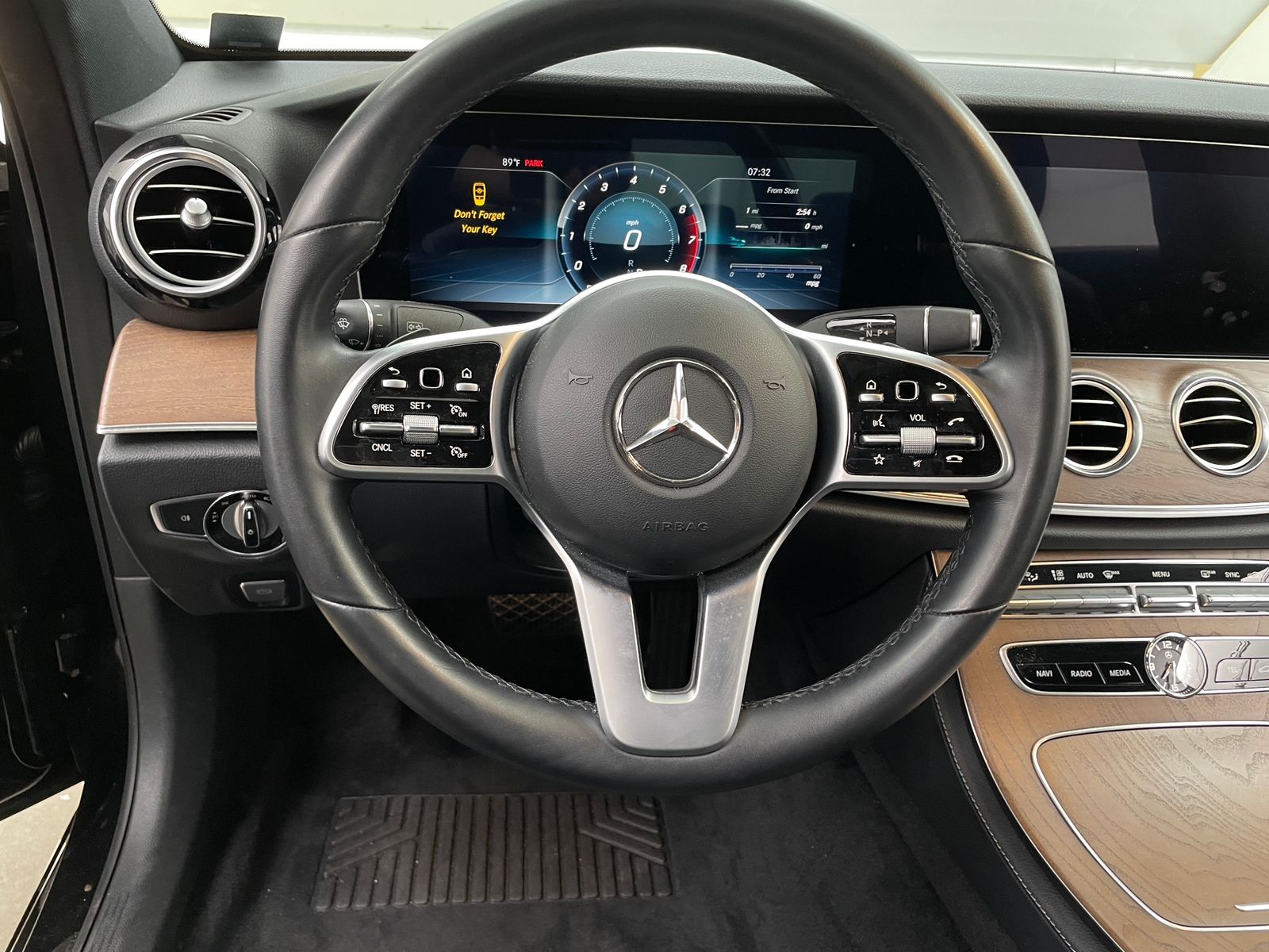 Thumbnail: 2020 Mercedes-Benz E-Class - 4