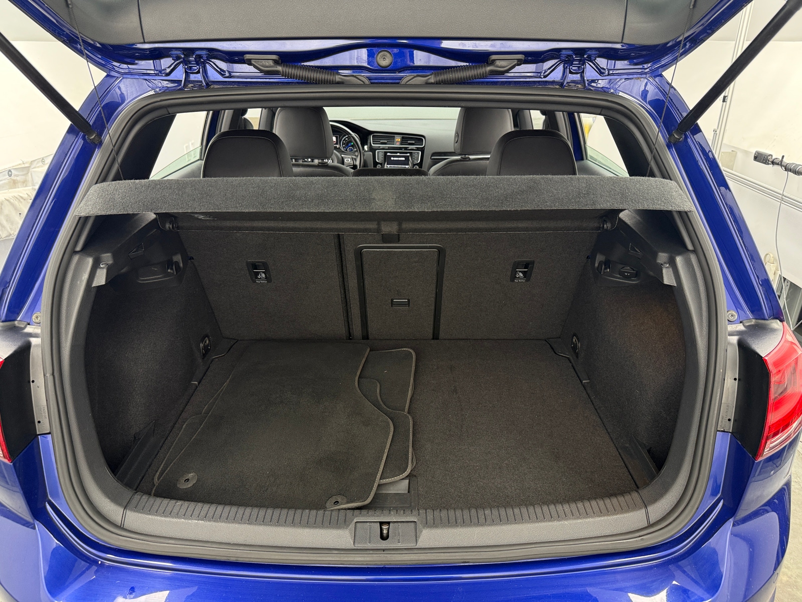 Thumbnail: 2015 Volkswagen Golf - 6
