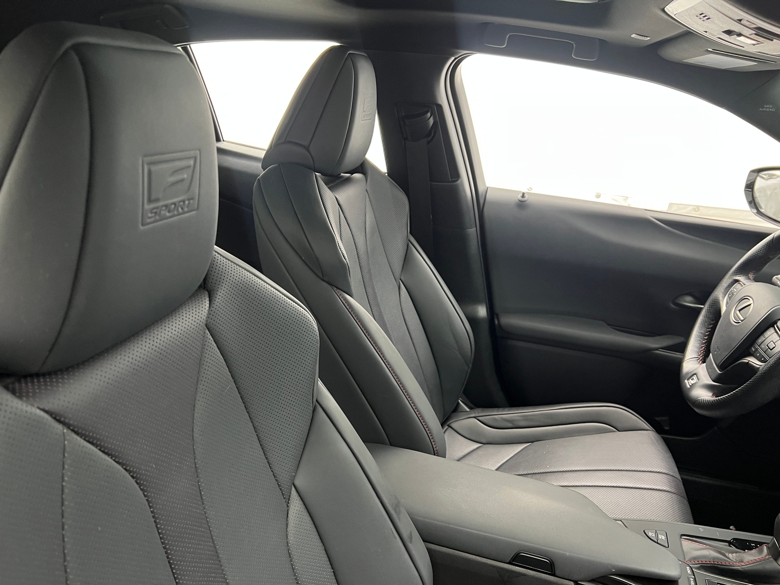 Thumbnail: 2022 Lexus UX - 2