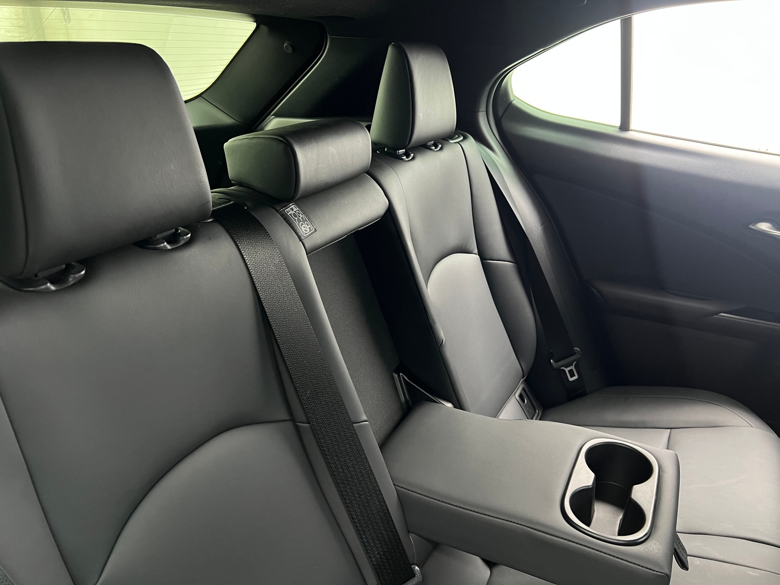 Thumbnail: 2022 Lexus UX - 6