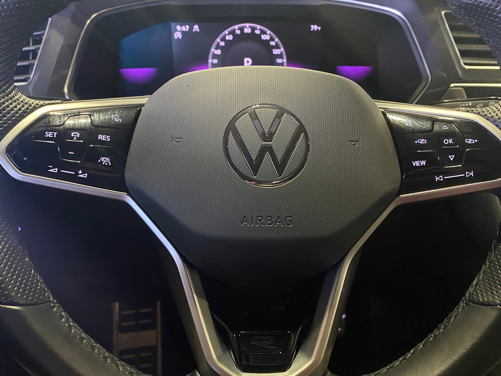Thumbnail: 2022 Volkswagen Tiguan - 4