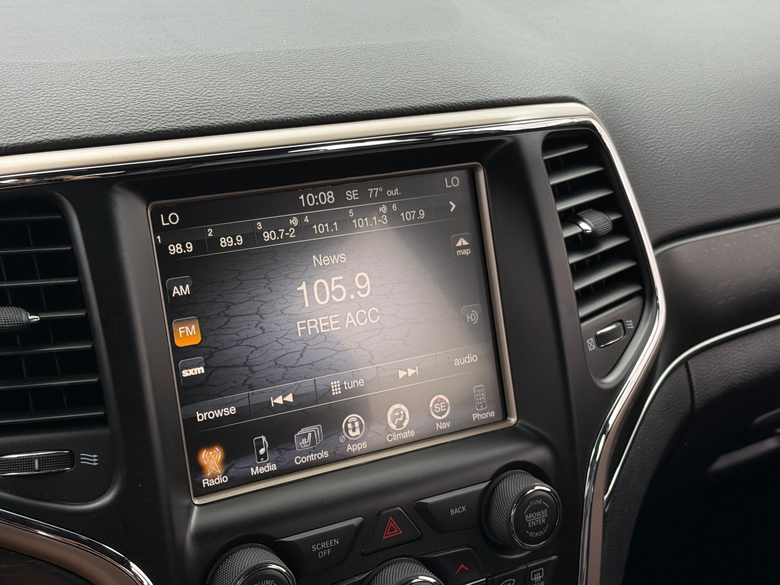 Thumbnail: 2015 Jeep Grand Cherokee - 3