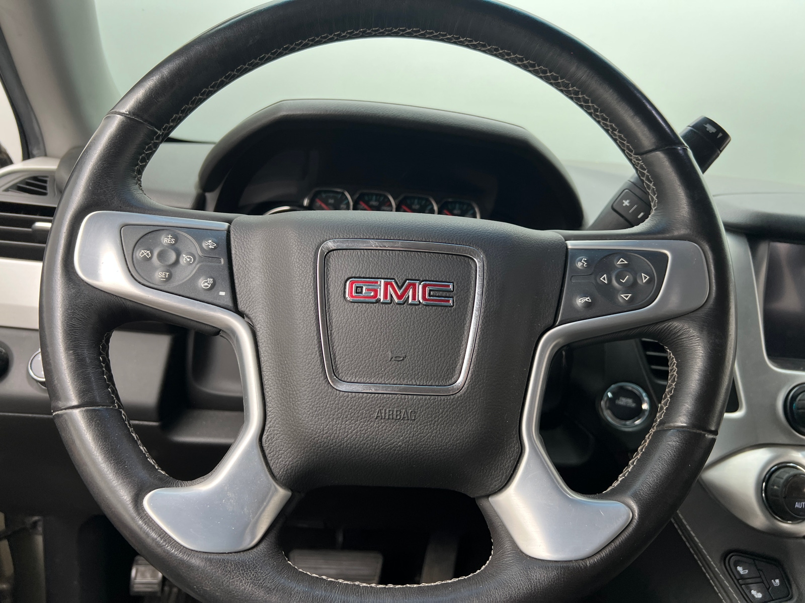 Thumbnail: 2017 GMC Yukon XL - 4