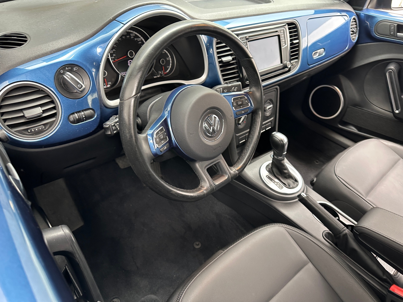 Thumbnail: 2016 Volkswagen Beetle - 3