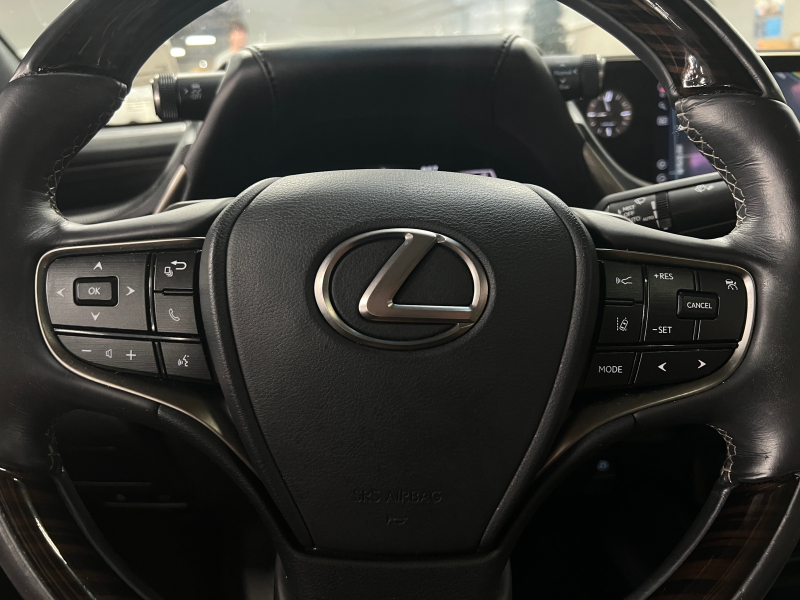 Thumbnail: 2021 Lexus ES - 4