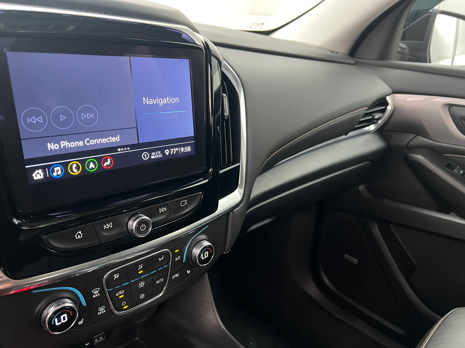 Thumbnail: 2021 Chevrolet Traverse - 3