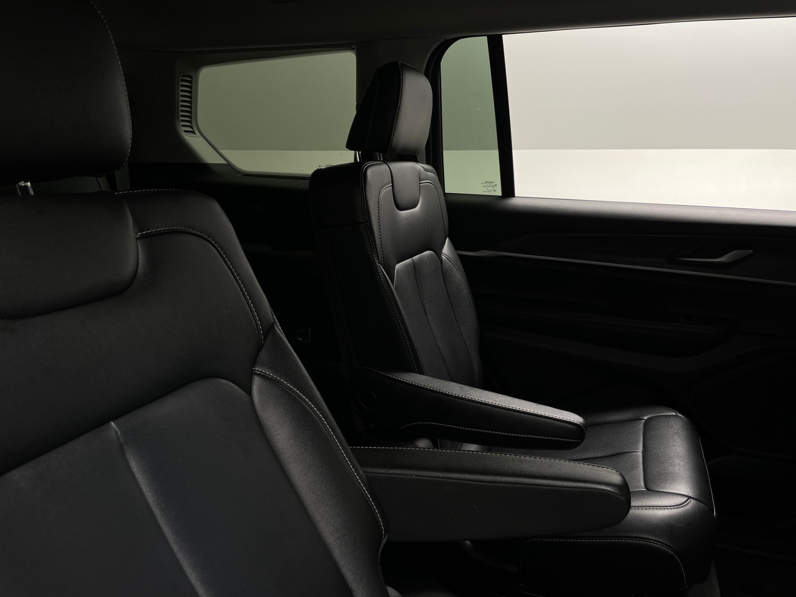 Thumbnail: 2023 Jeep Grand Cherokee L - 5