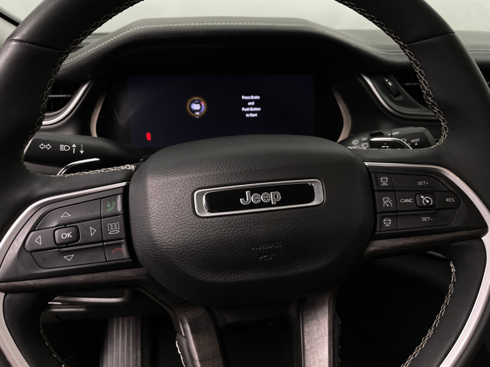 Thumbnail: 2023 Jeep Grand Cherokee L - 4