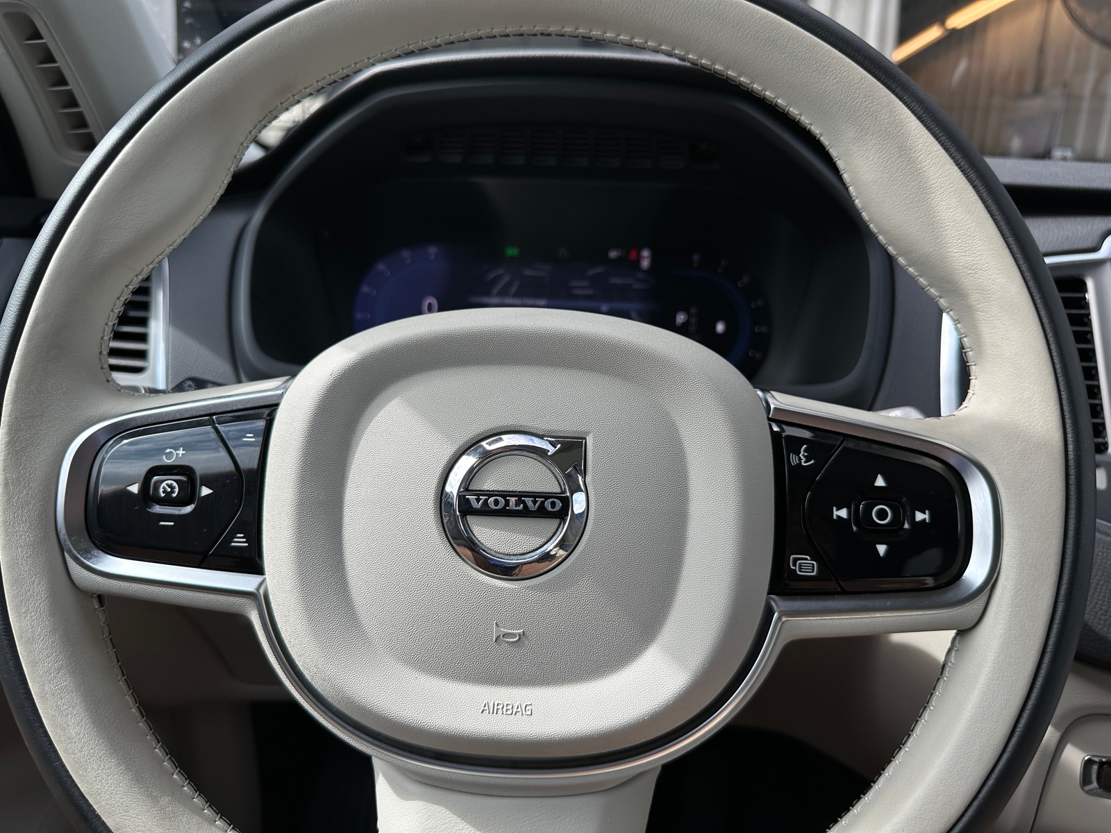 Thumbnail: 2025 Volvo XC90 - 4