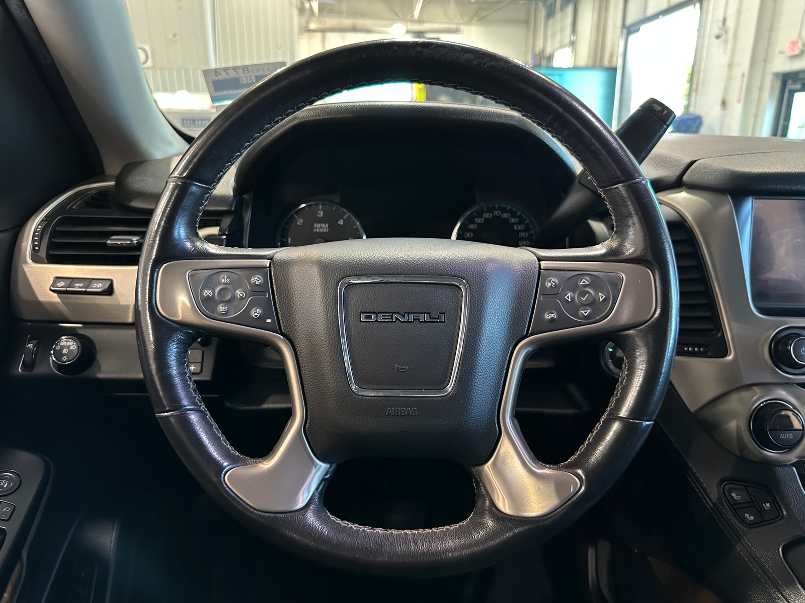 Thumbnail: 2019 GMC Yukon XL - 4