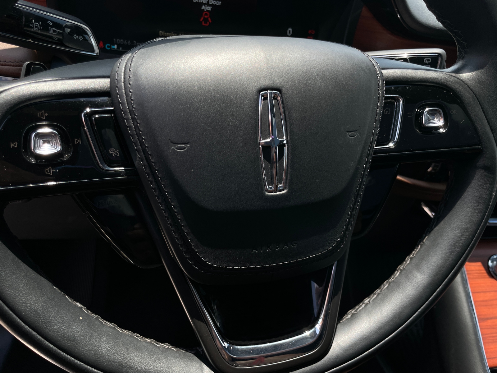 Thumbnail: 2023 Lincoln Aviator - 4