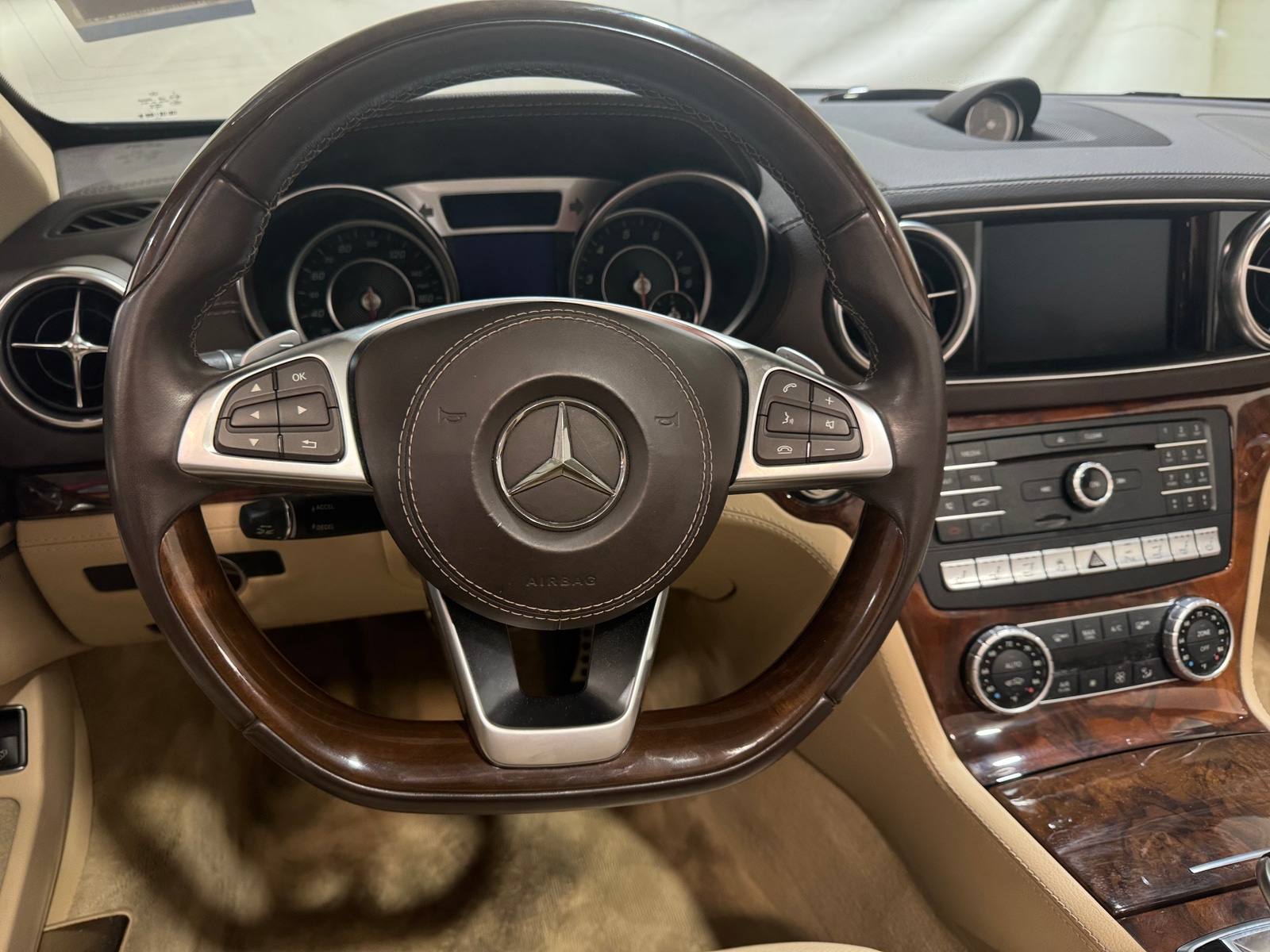 Thumbnail: 2017 Mercedes-Benz SL-Class - 4