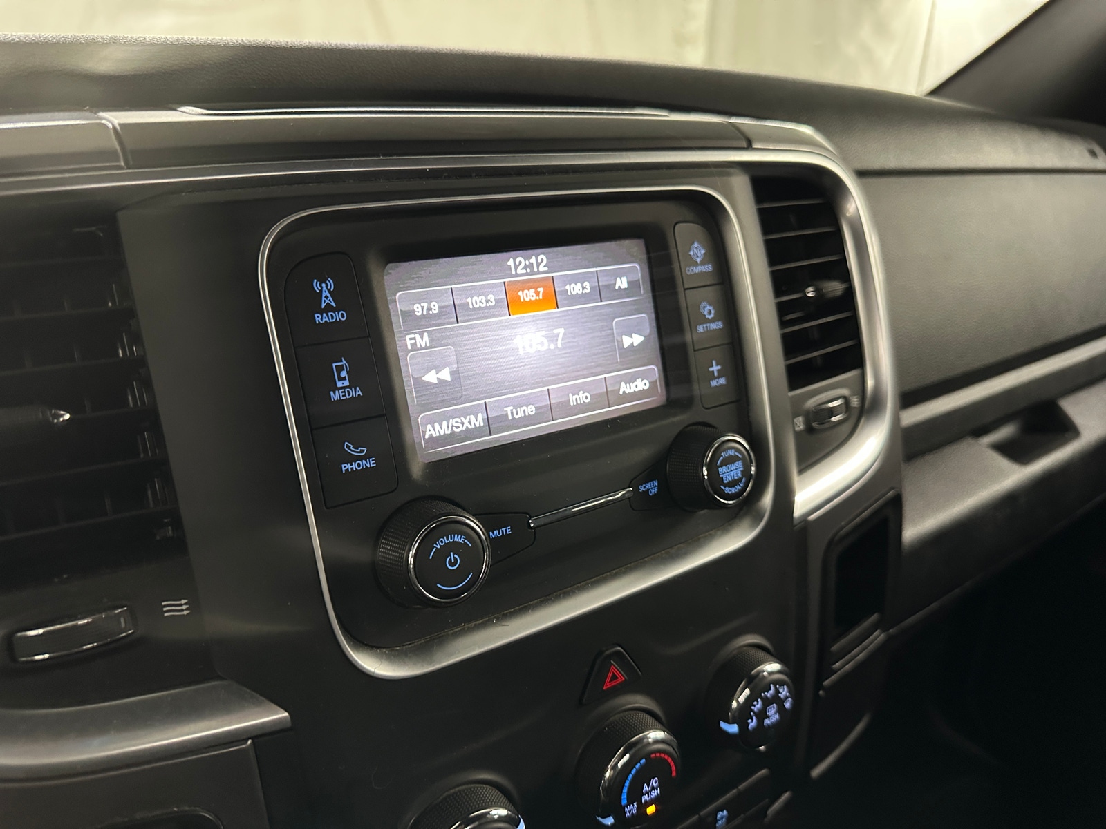 Thumbnail: 2021 RAM 1500 Classic - 4