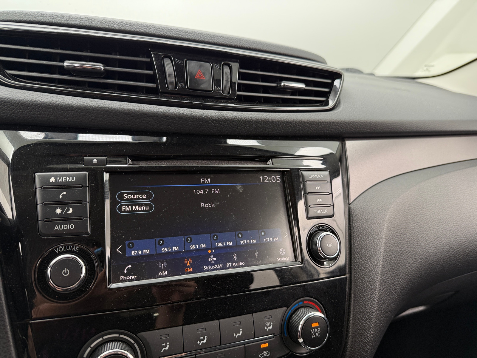 Thumbnail: 2021 Nissan Rogue Sport - 4