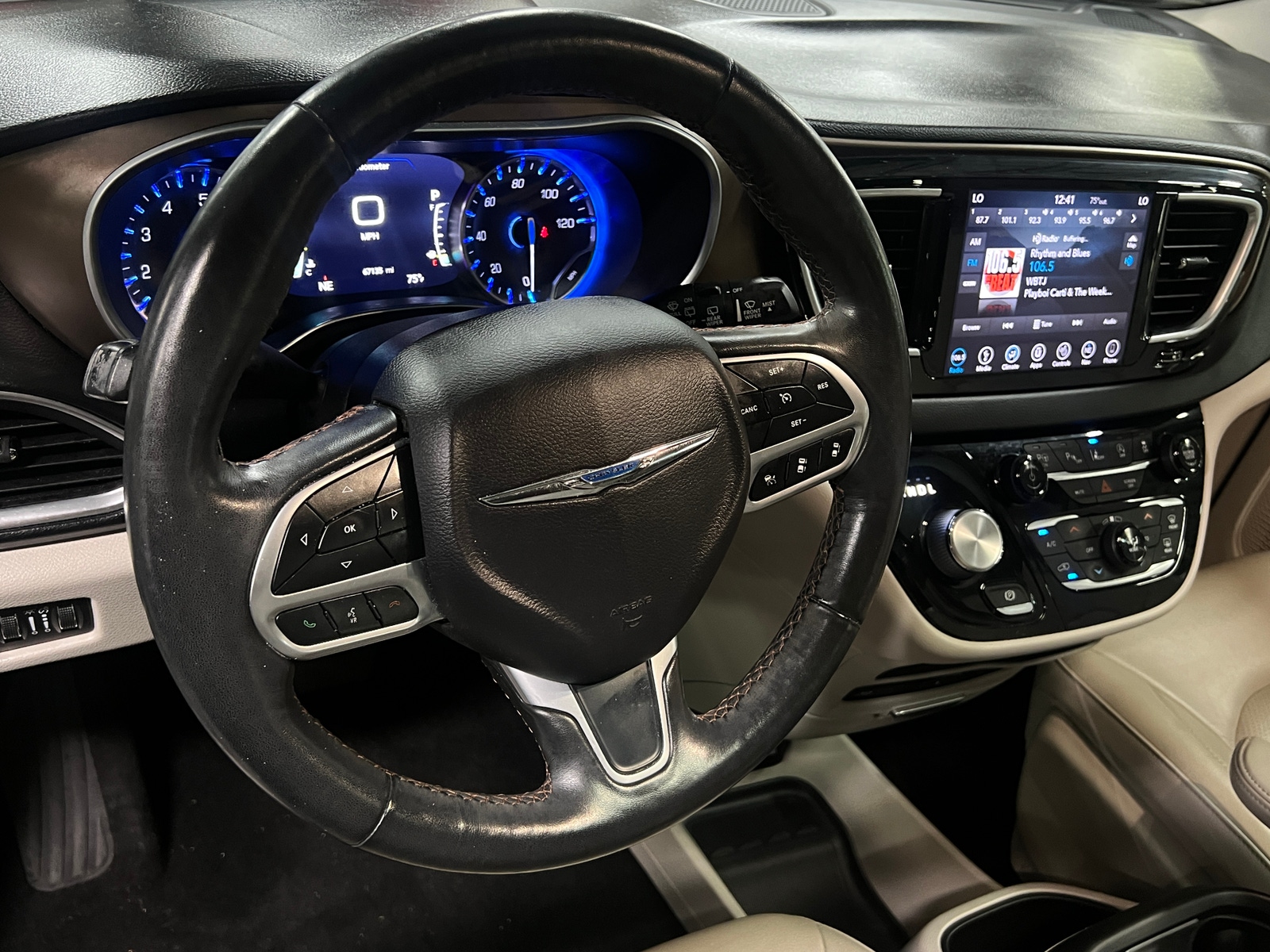 Thumbnail: 2019 Chrysler Pacifica - 4