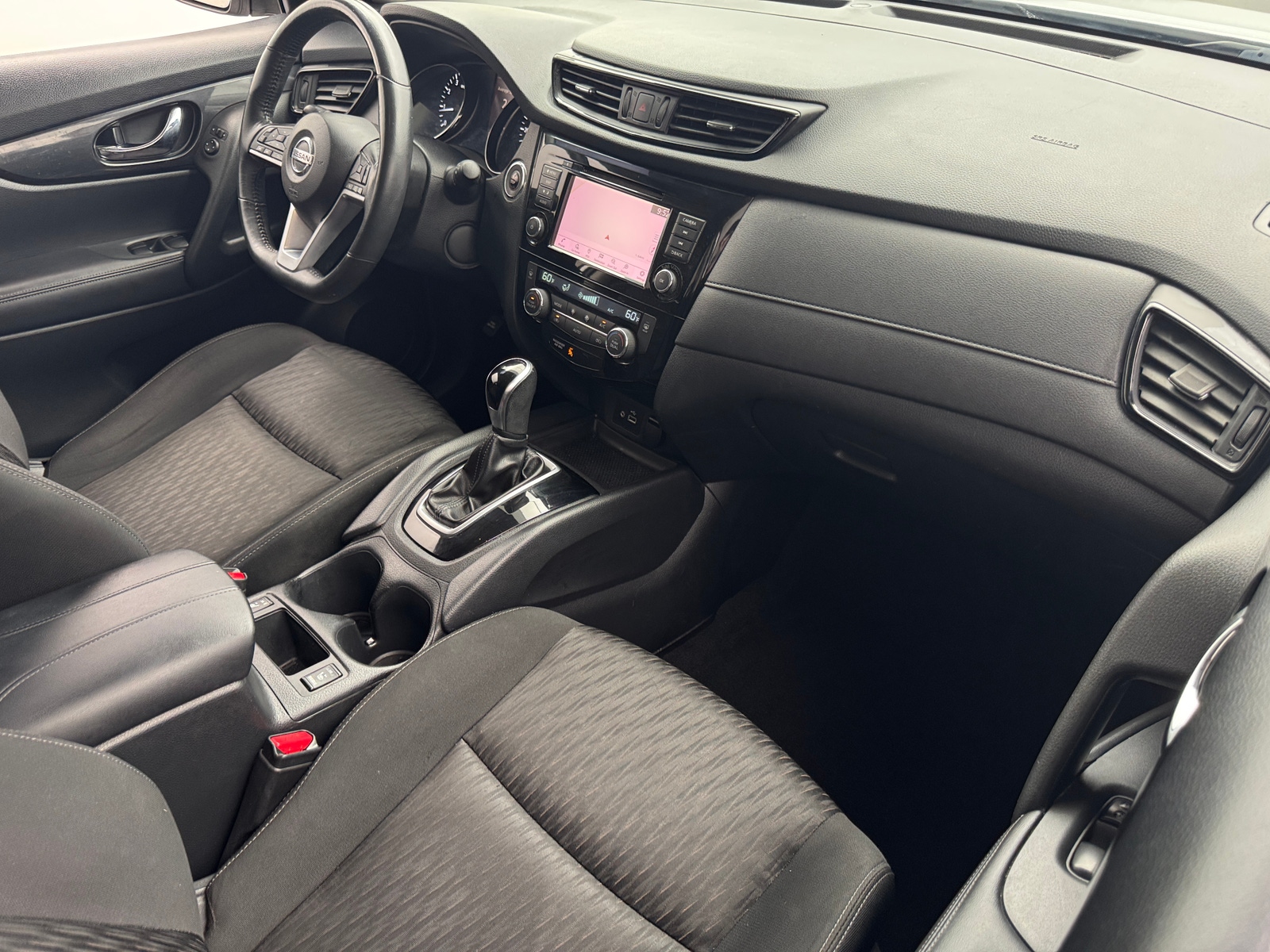 Thumbnail: 2018 Nissan Rogue - 3