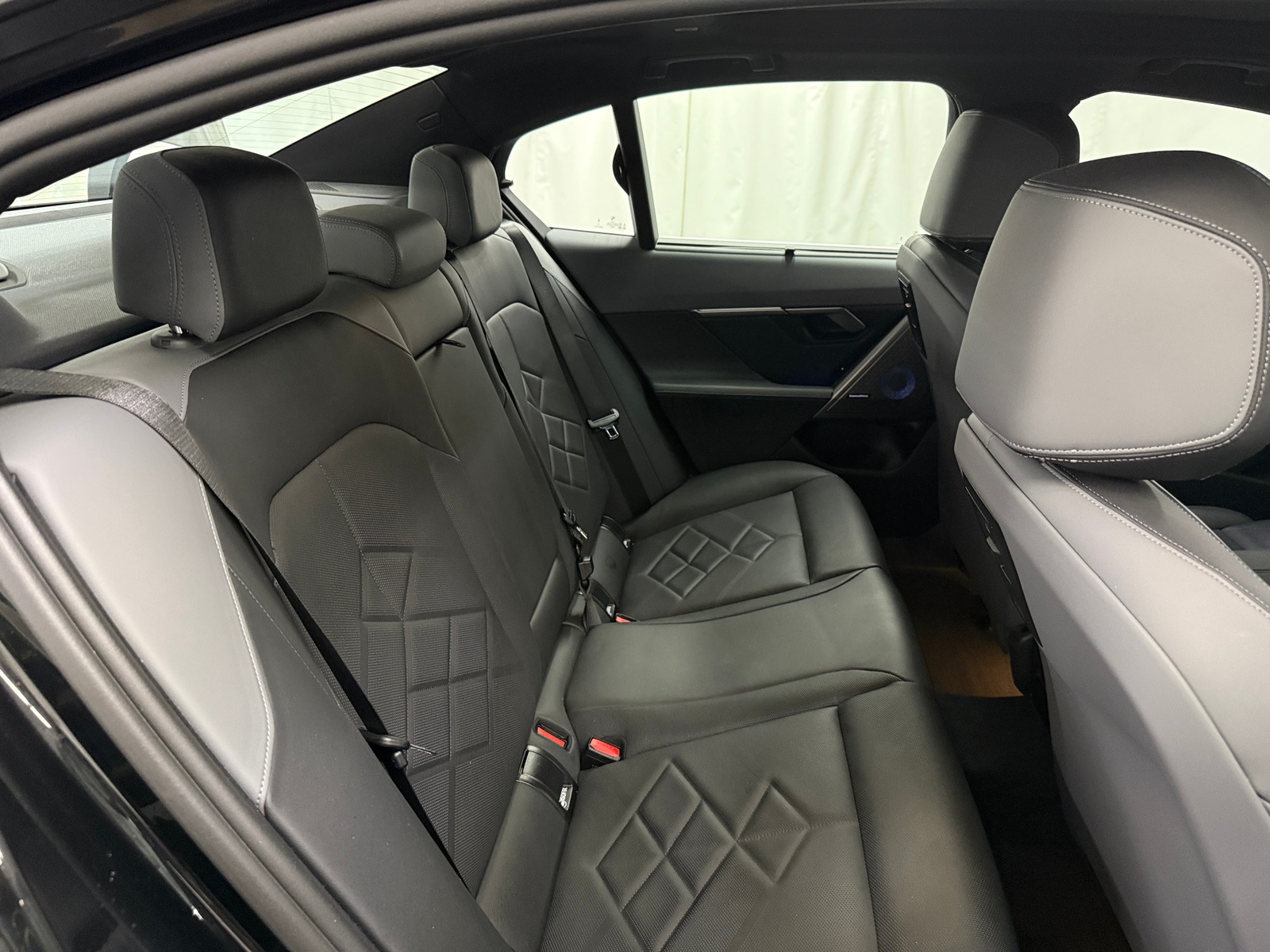 Thumbnail: 2024 BMW 5 Series - 5