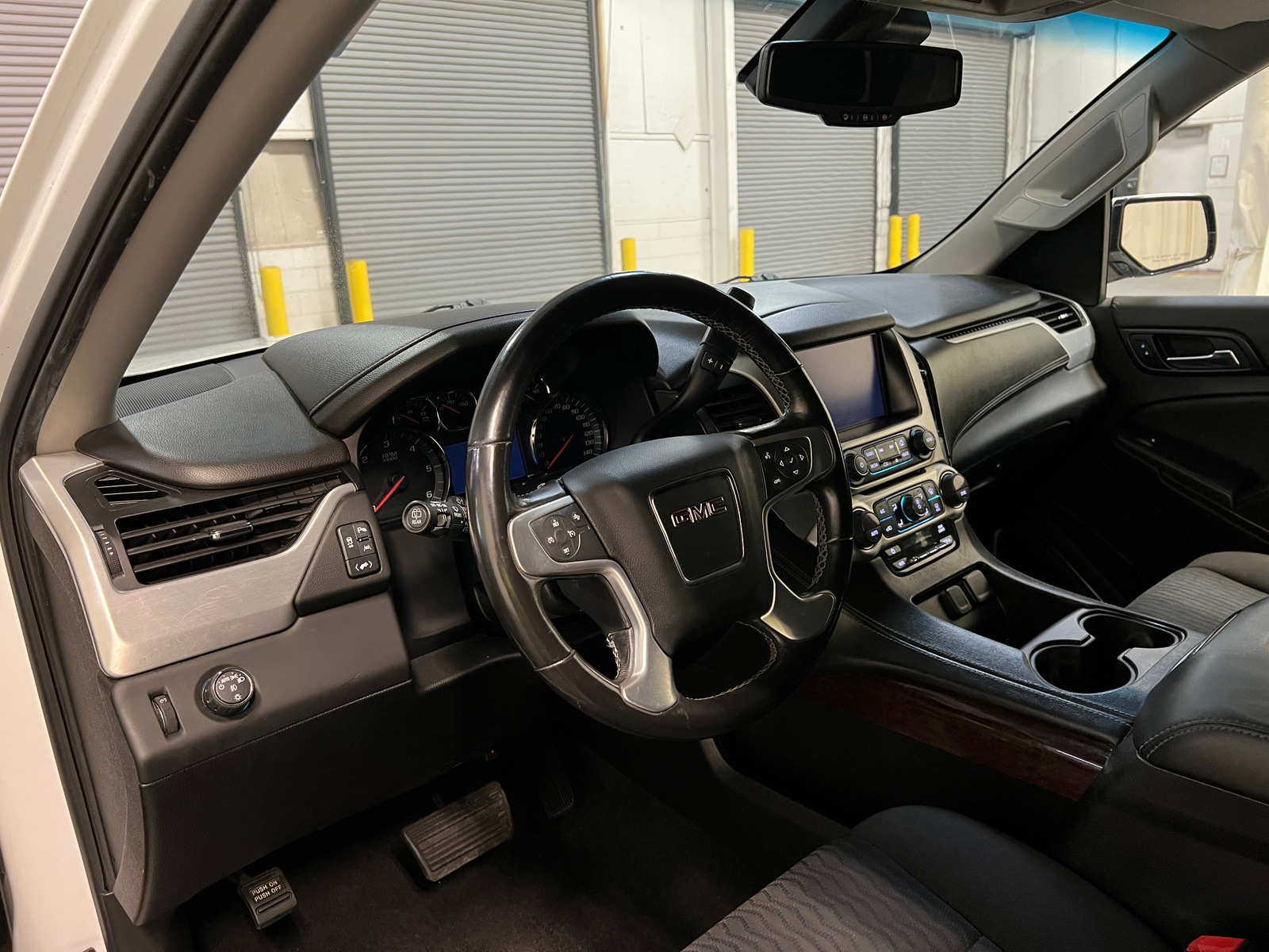 Thumbnail: 2019 GMC Yukon XL - 3