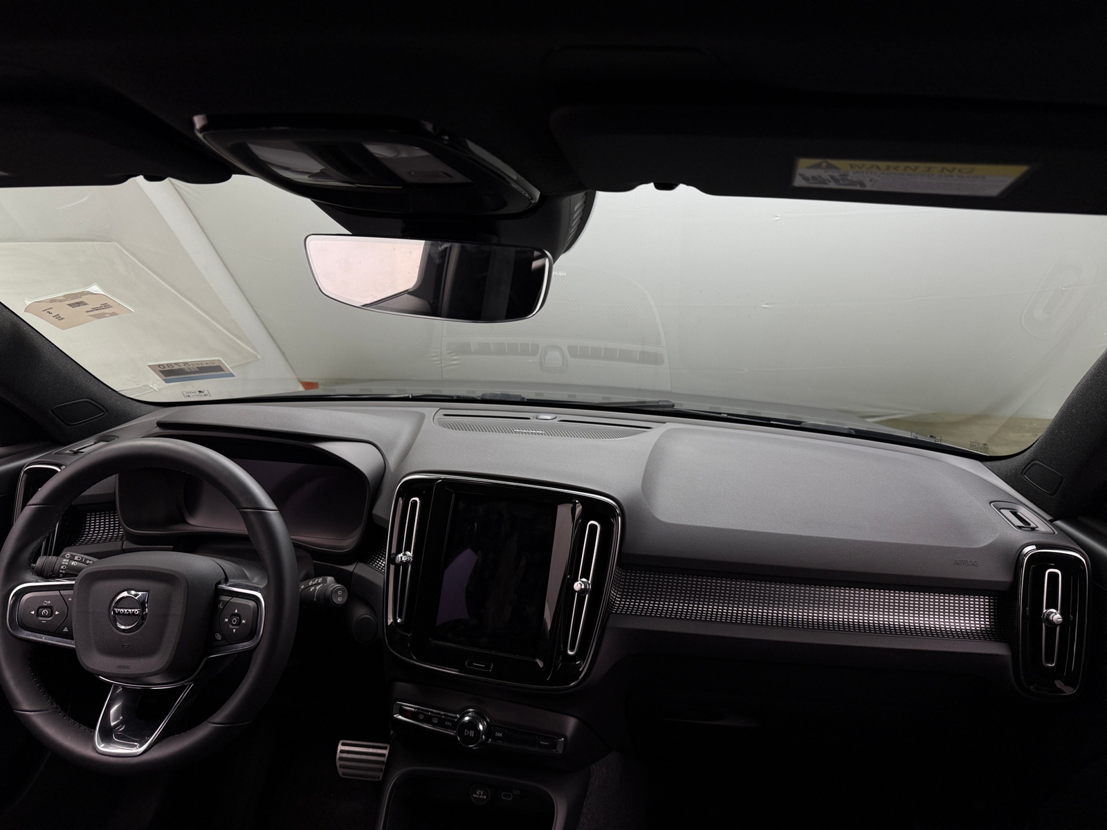 Thumbnail: 2022 Volvo XC40 - 2