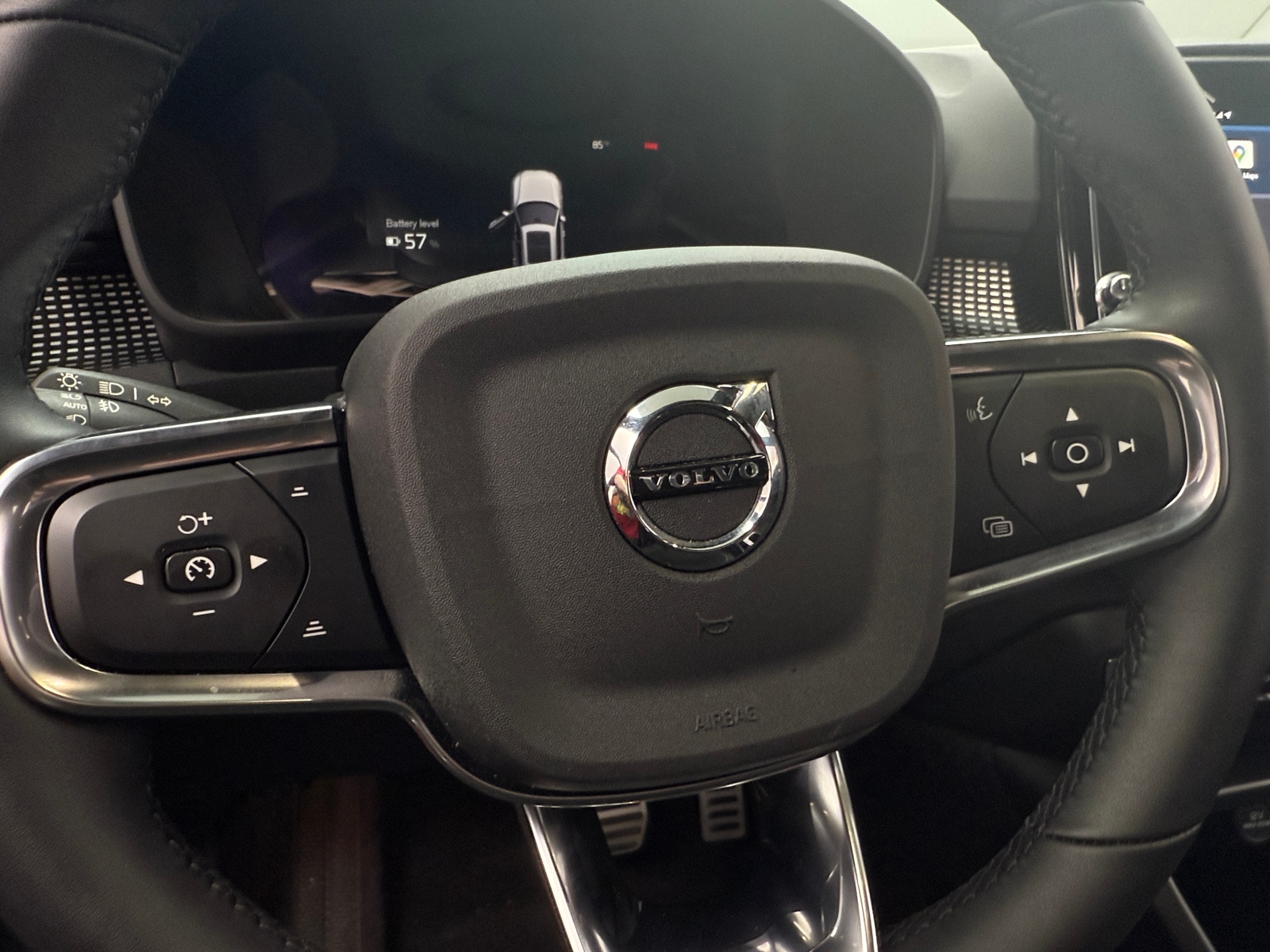 Thumbnail: 2022 Volvo XC40 - 4