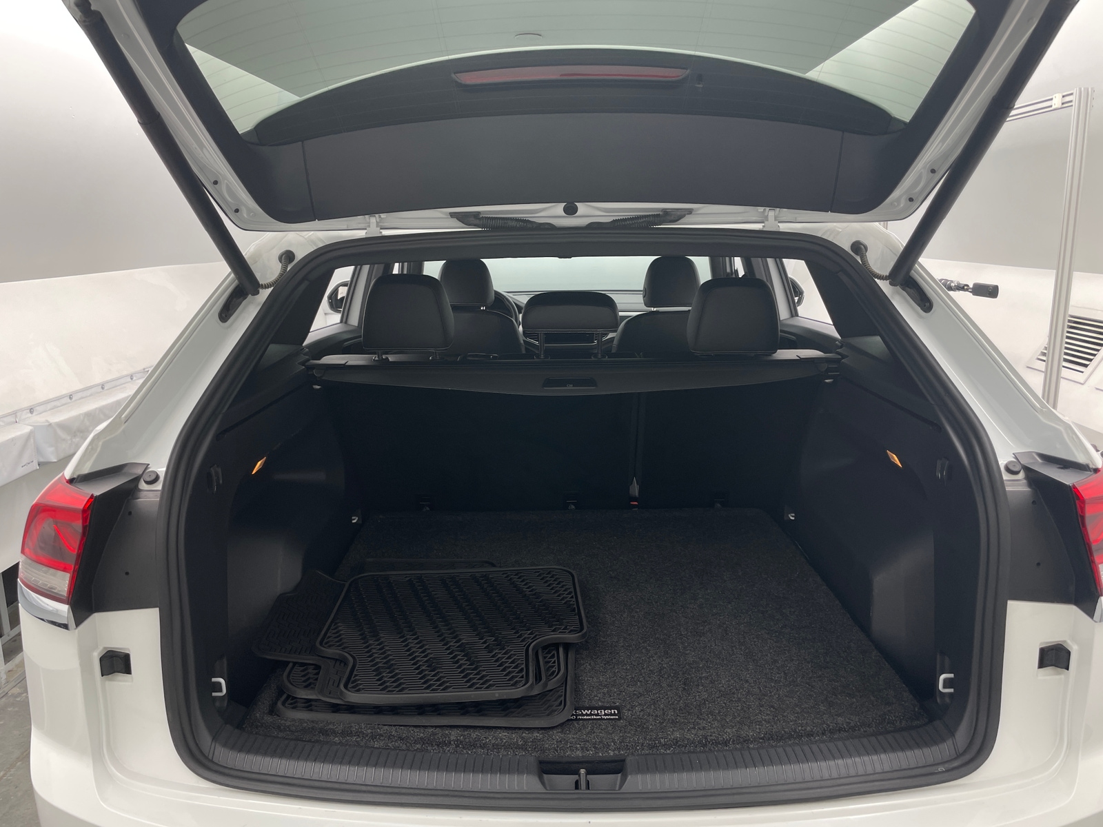 Thumbnail: 2021 Volkswagen Atlas - 6
