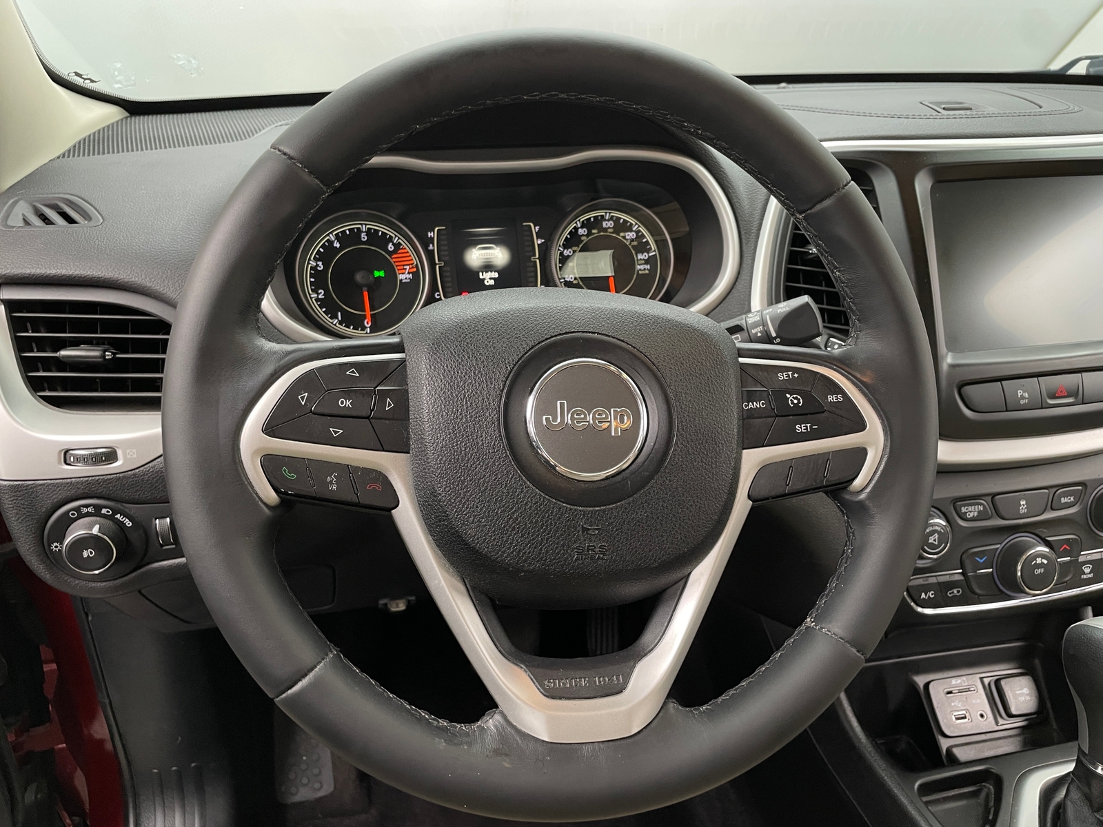 Thumbnail: 2017 Jeep Cherokee - 5