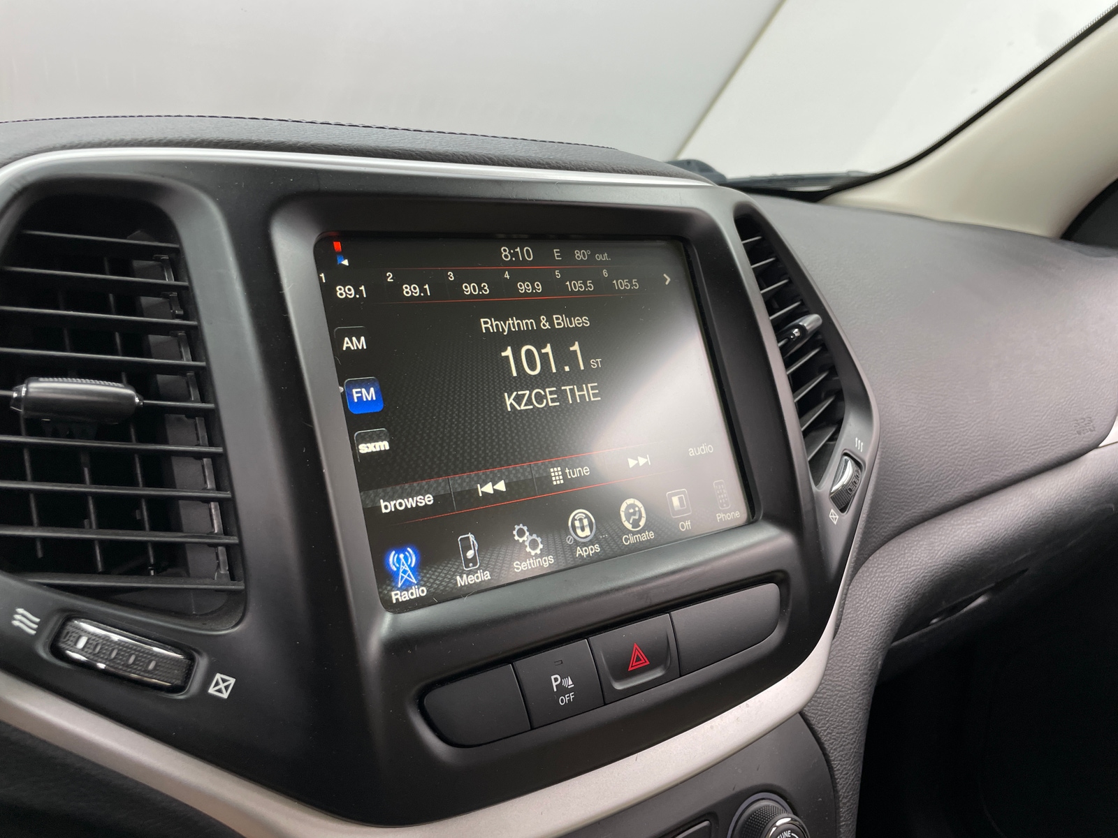 Thumbnail: 2017 Jeep Cherokee - 4