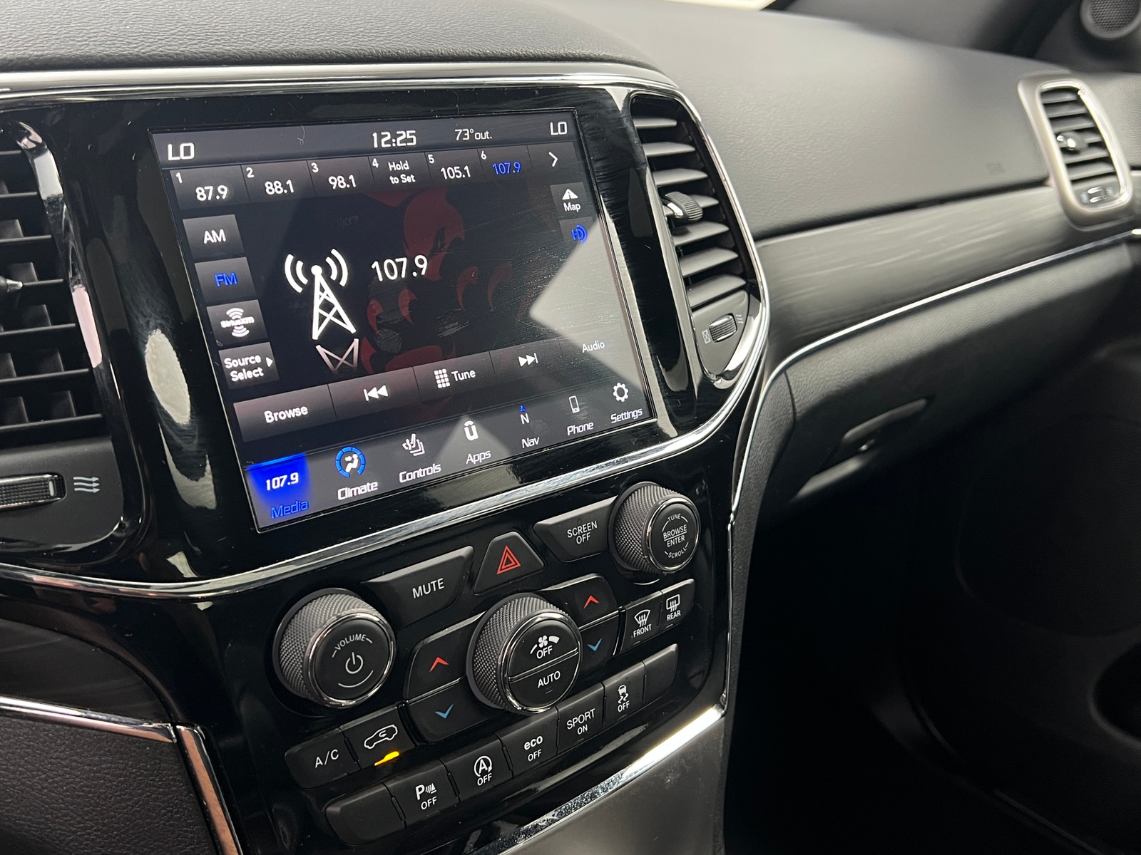 Thumbnail: 2020 Jeep Grand Cherokee - 3