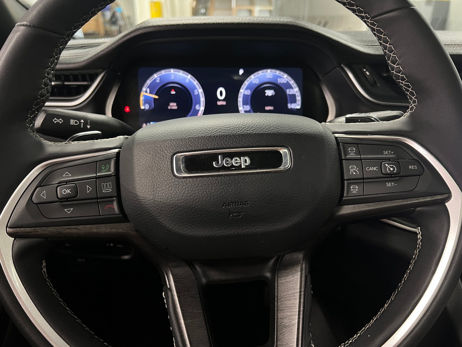 Thumbnail: 2024 Jeep Grand Cherokee L - 4