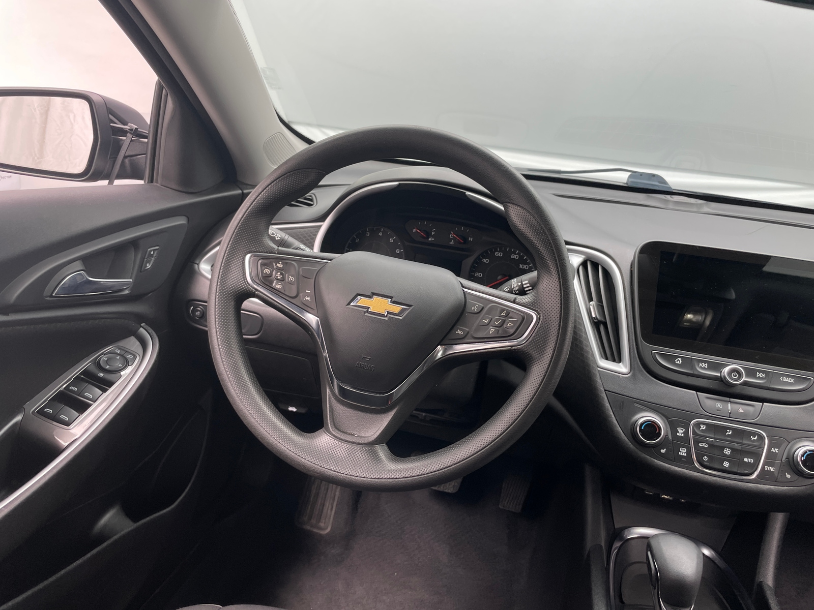 Thumbnail: 2023 Chevrolet Malibu - 5