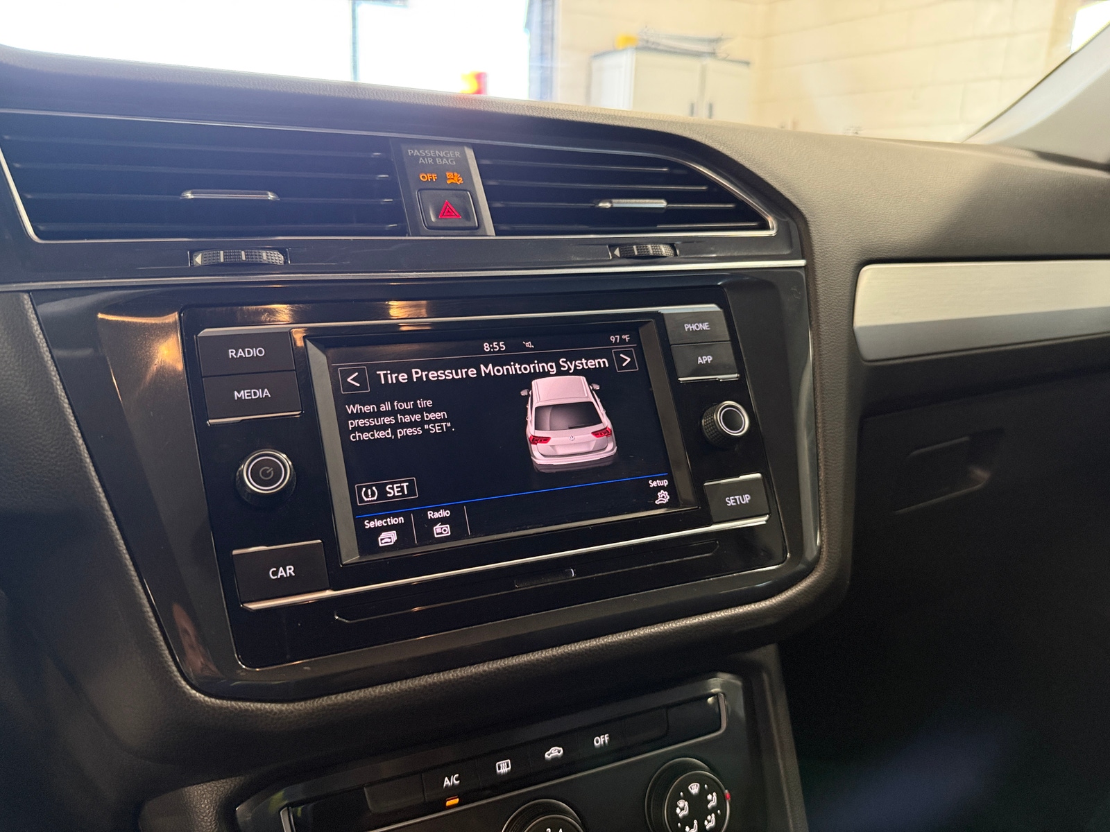 Thumbnail: 2019 Volkswagen Tiguan - 4