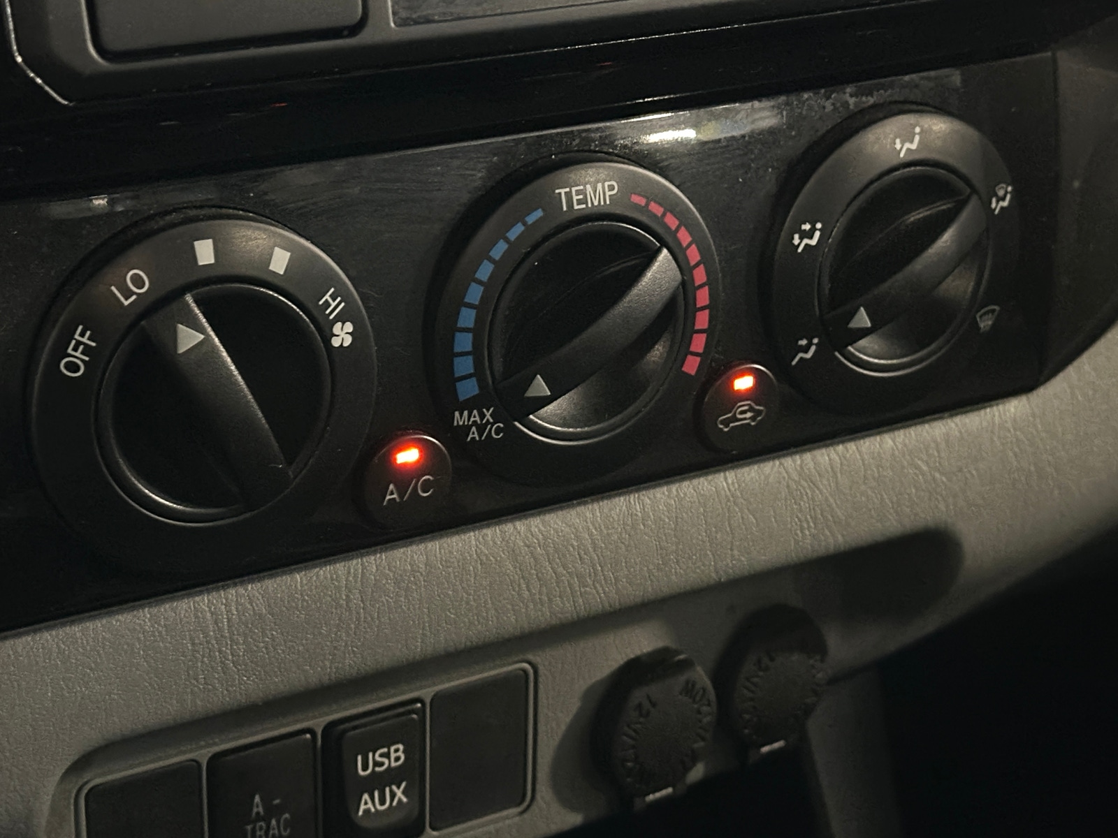 Thumbnail: 2014 Toyota Tacoma - 4