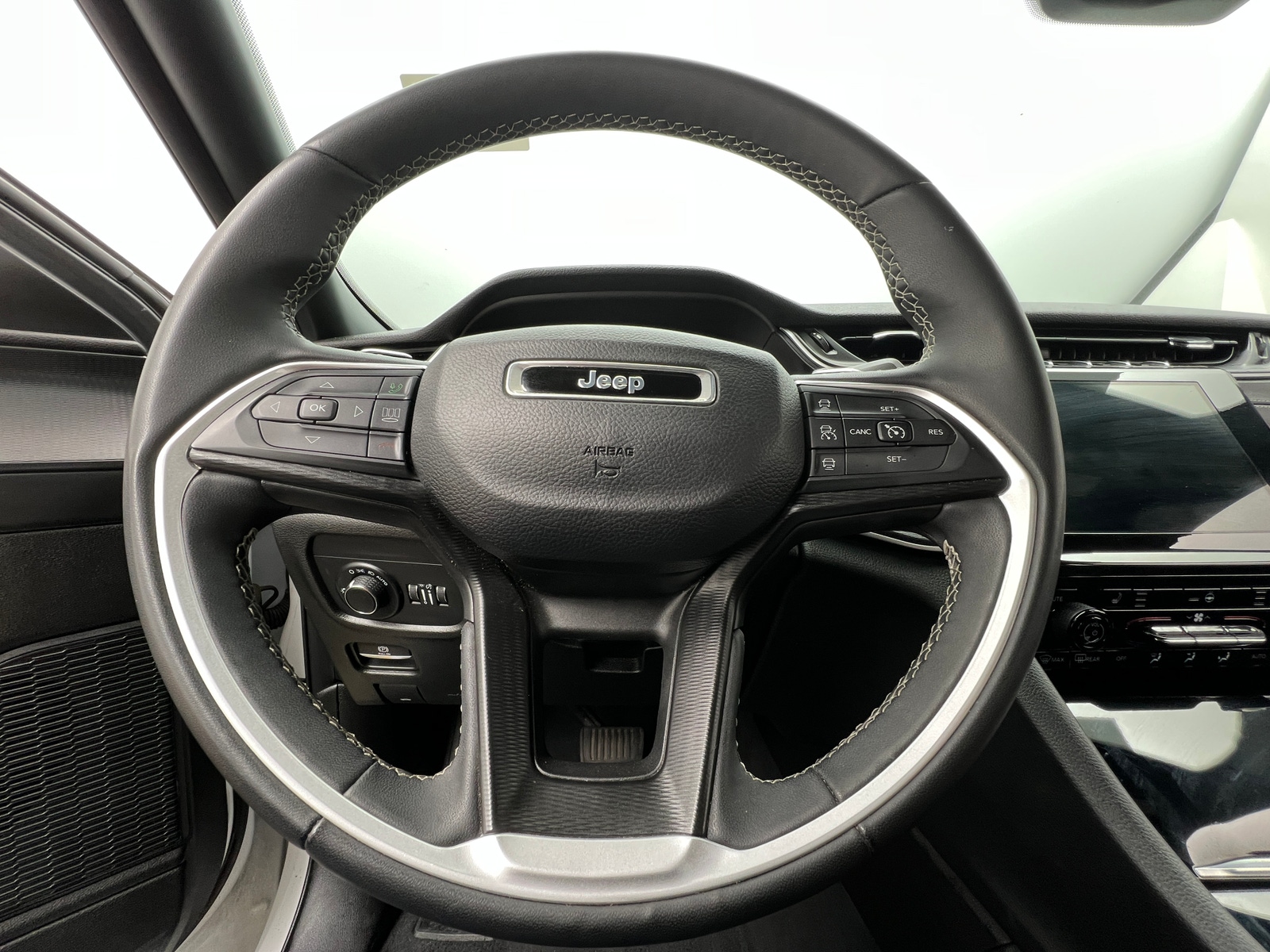 Thumbnail: 2023 Jeep Grand Cherokee L - 5