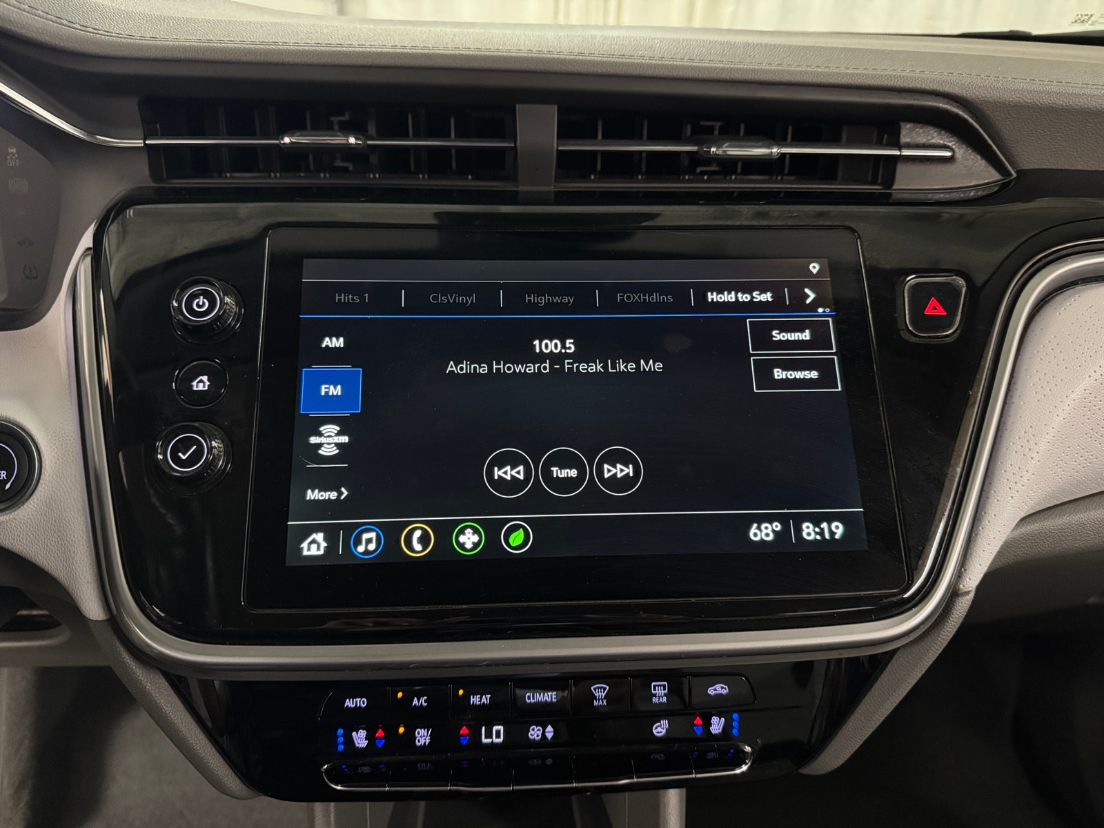 Thumbnail: 2023 Chevrolet Bolt EUV - 3