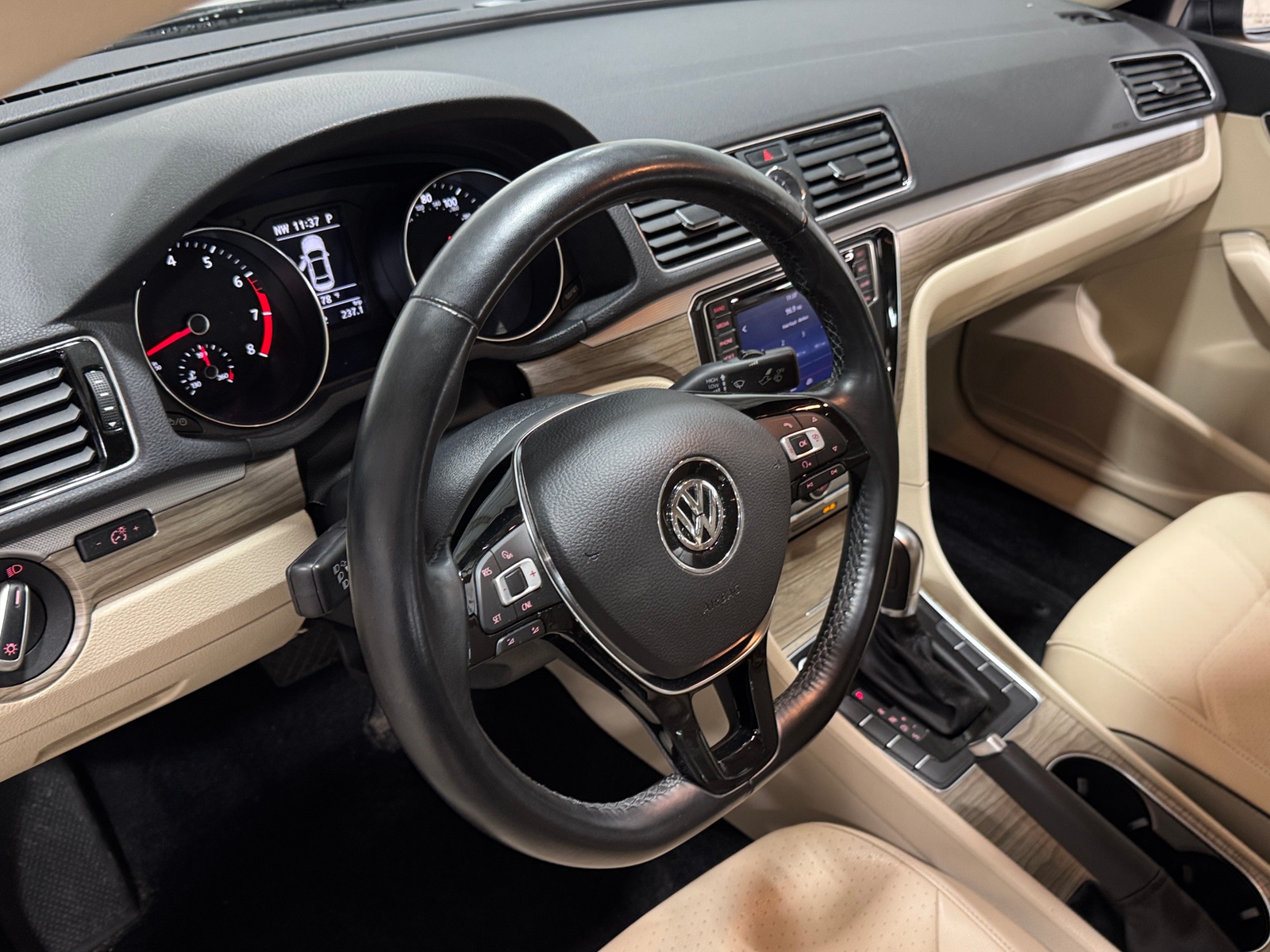 Thumbnail: 2017 Volkswagen Passat - 2