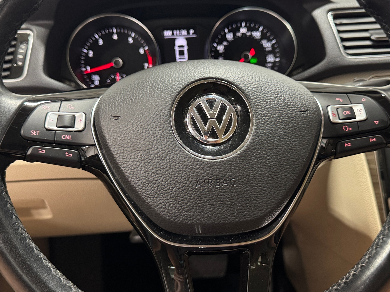 Thumbnail: 2017 Volkswagen Passat - 4