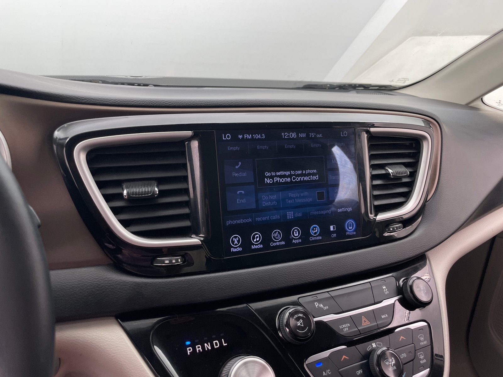 Thumbnail: 2017 Chrysler Pacifica - 3