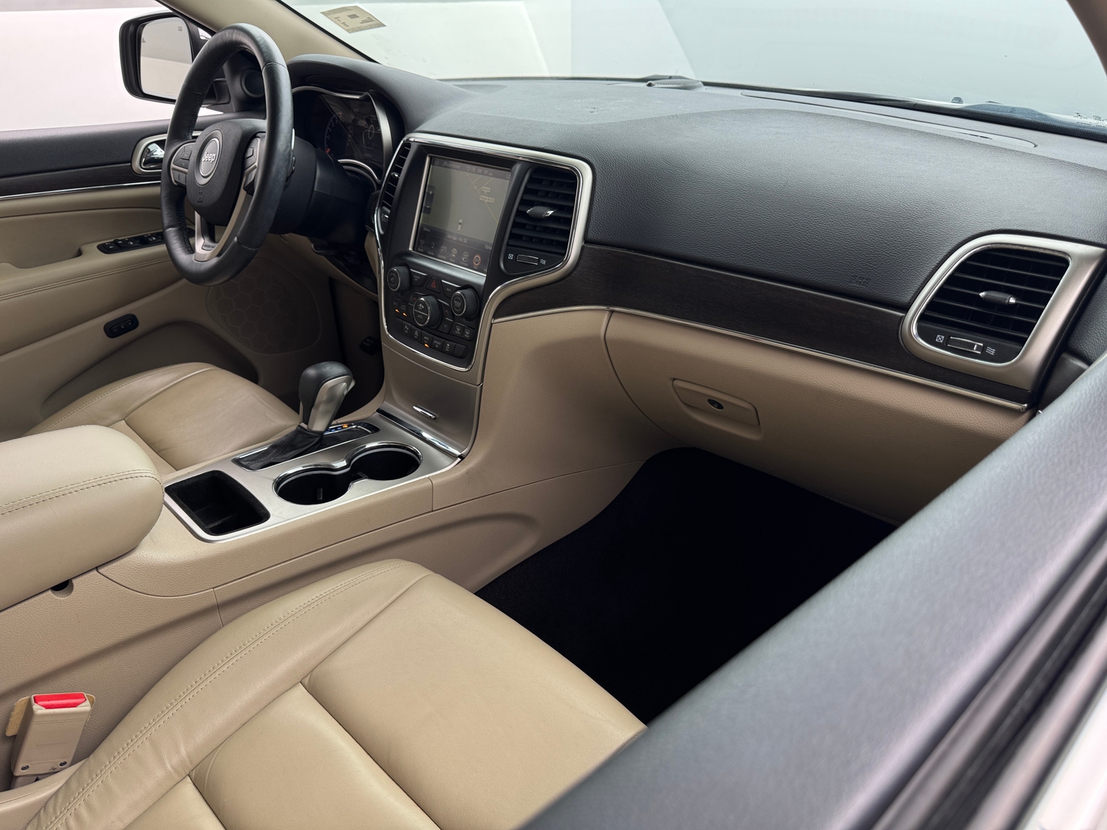 Thumbnail: 2017 Jeep Grand Cherokee - 3