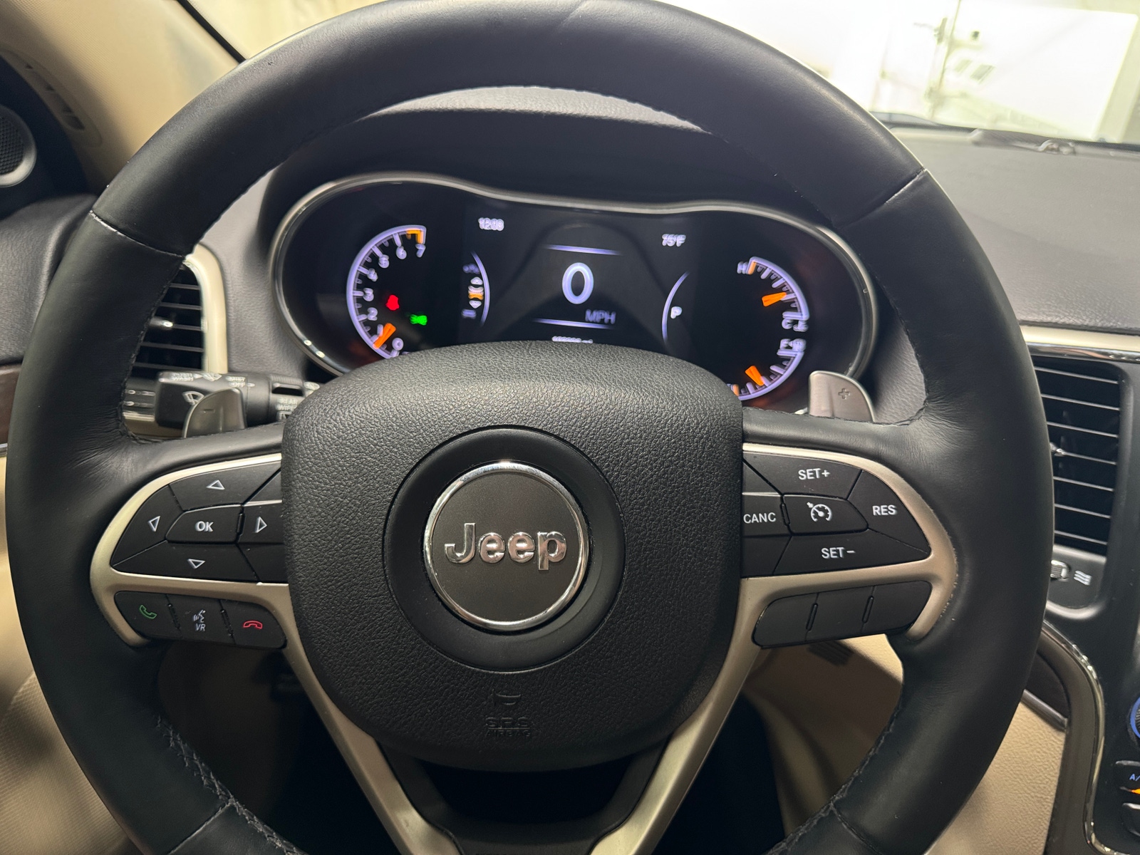 Thumbnail: 2017 Jeep Grand Cherokee - 5