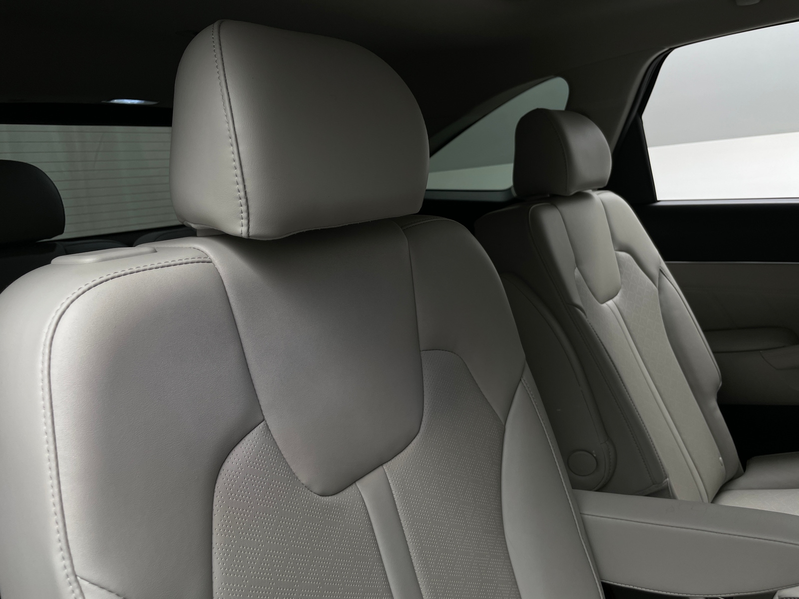 Thumbnail: 2023 Kia Sorento - 5