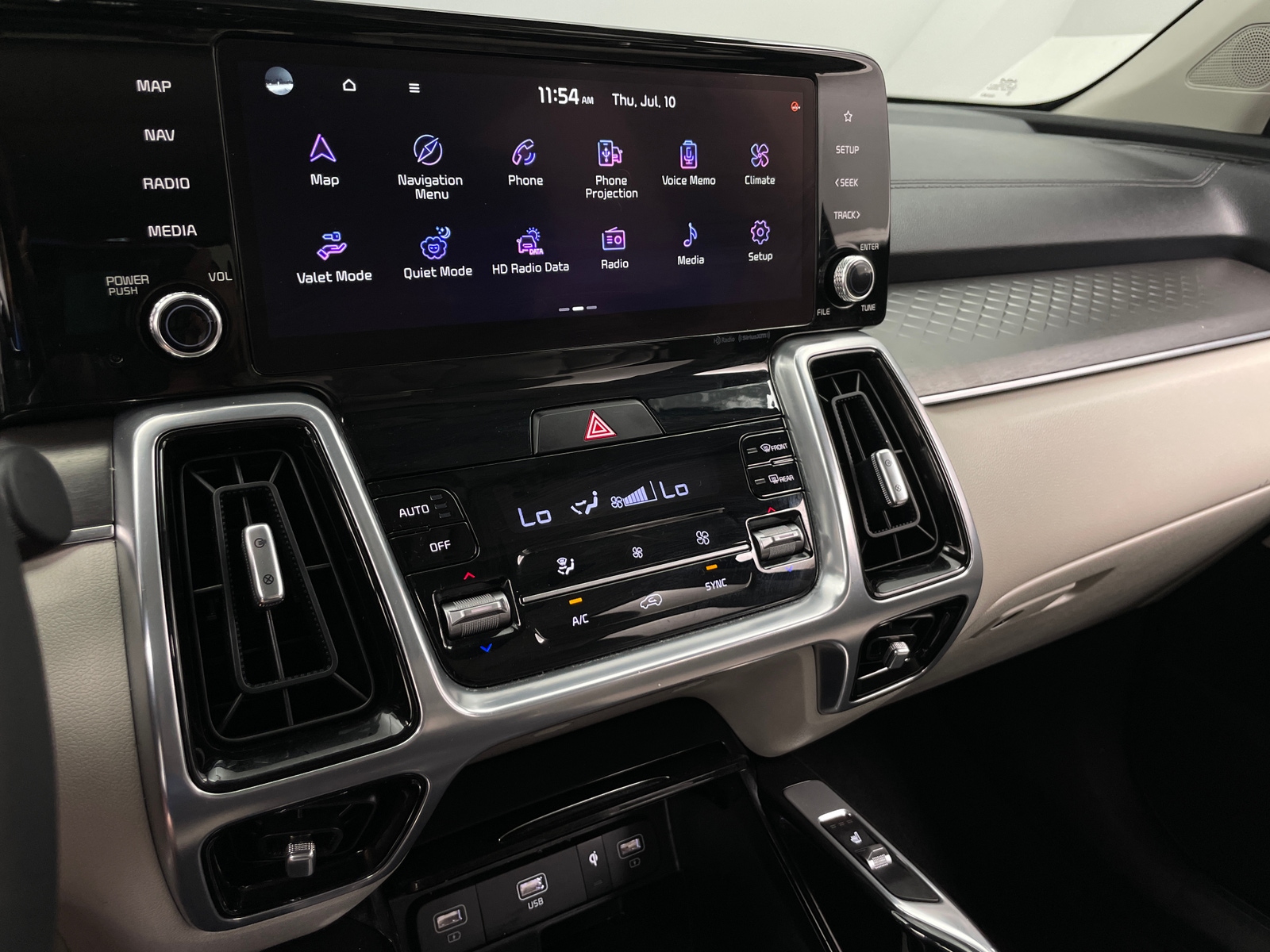 Thumbnail: 2023 Kia Sorento - 3