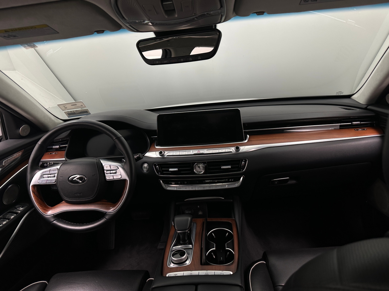Thumbnail: 2019 Kia K900 - 2
