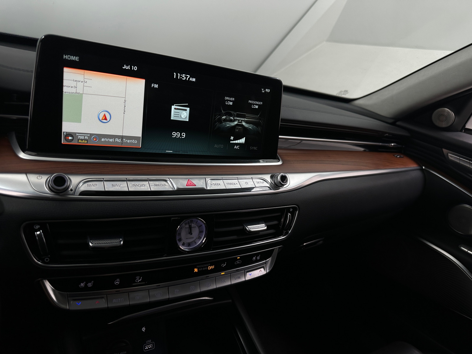 Thumbnail: 2019 Kia K900 - 3