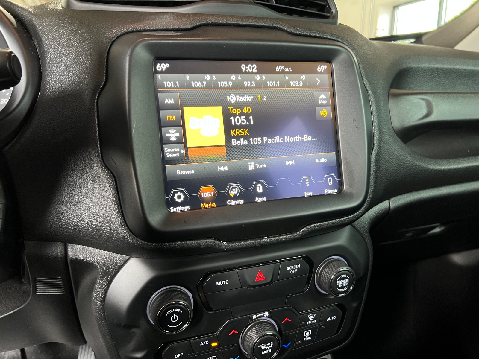 Thumbnail: 2018 Jeep Renegade - 4
