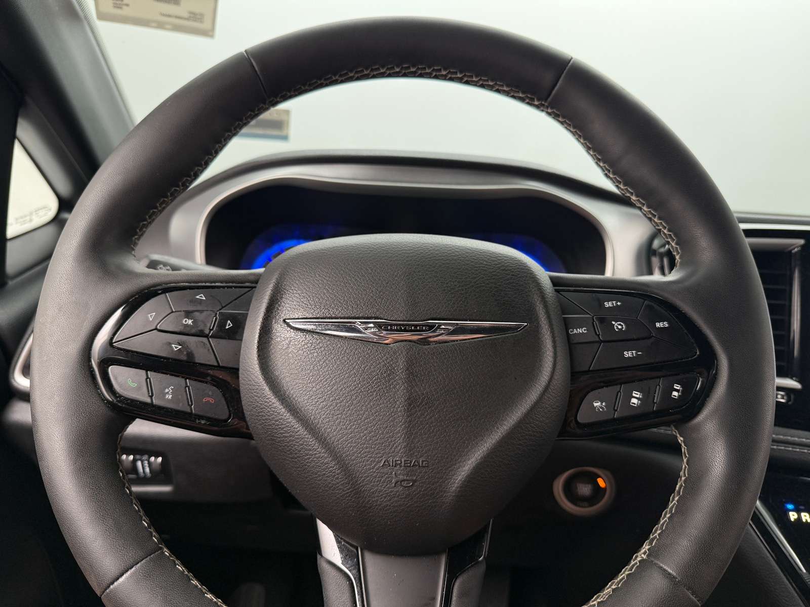 Thumbnail: 2022 Chrysler Pacifica - 4