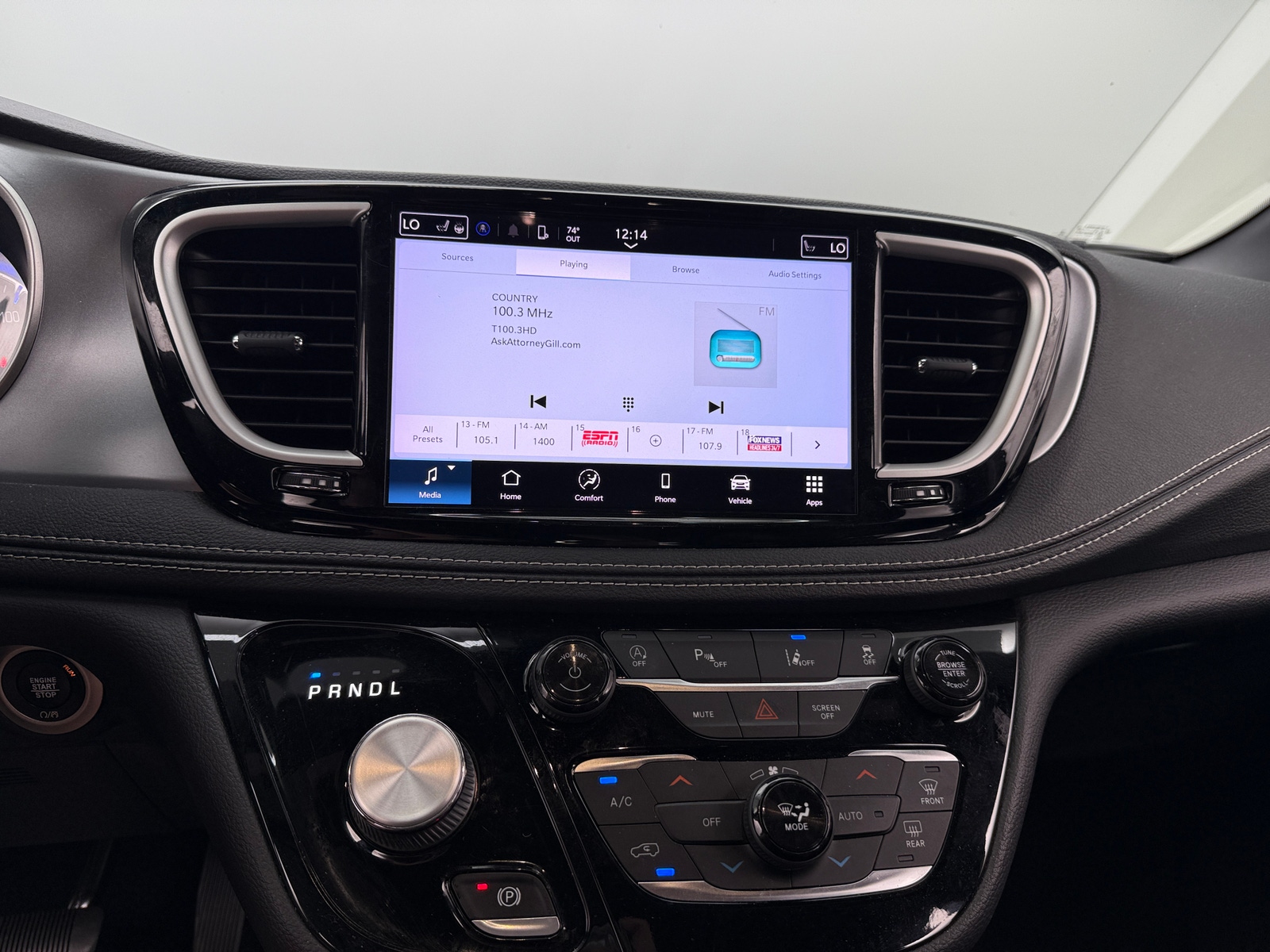 Thumbnail: 2022 Chrysler Pacifica - 3
