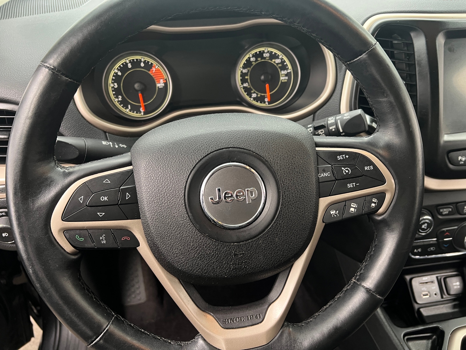 Thumbnail: 2016 Jeep Cherokee - 4