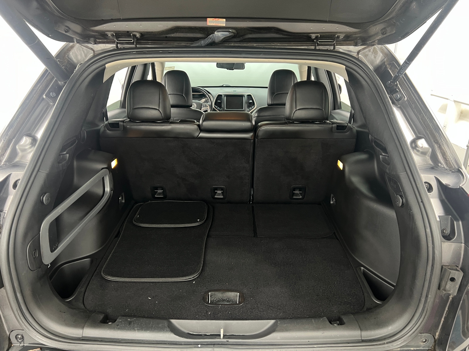 Thumbnail: 2016 Jeep Cherokee - 6
