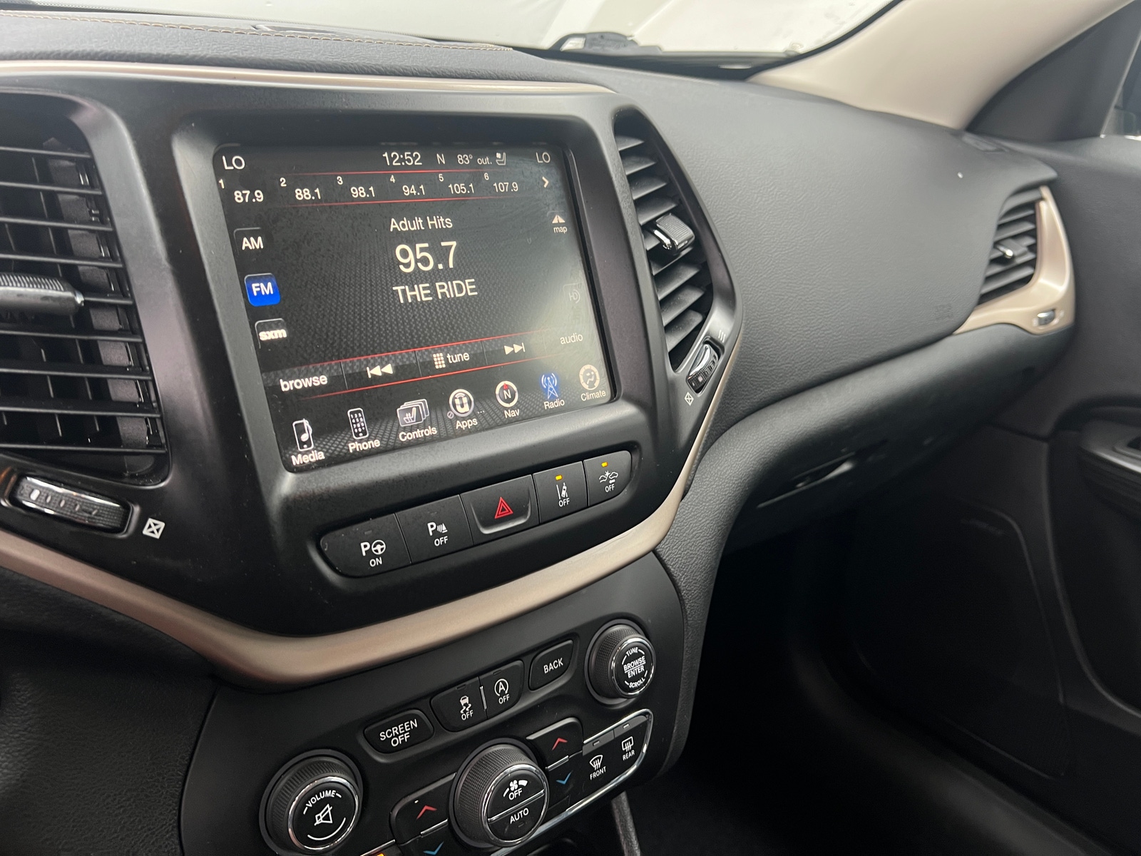 Thumbnail: 2016 Jeep Cherokee - 3